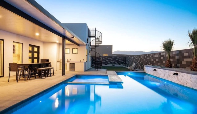 The Gambit Luxury Zion Home Pool Hot Tub Sleeps 14
