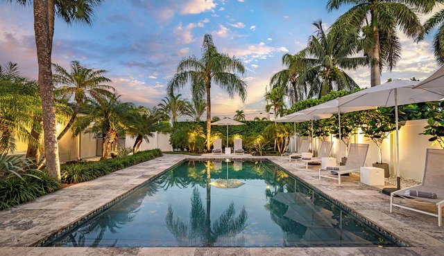 The Isles- Ft Lauderdale’s Newest Luxury Escape, Walk to Beach, Pool & Hot Tub