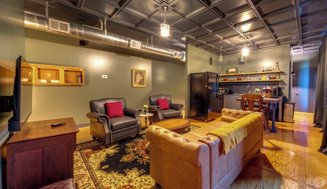 The Lounge - Vintage Loft Apartment