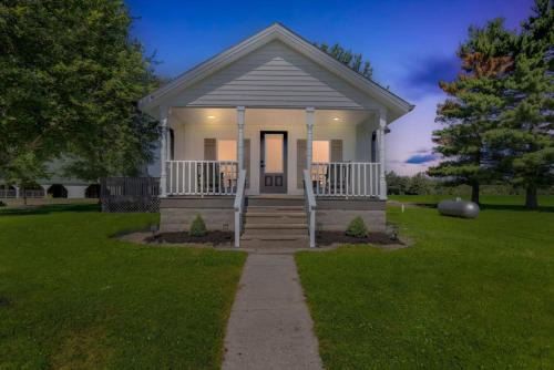 The Oasis Country 3 BR Farmhouse