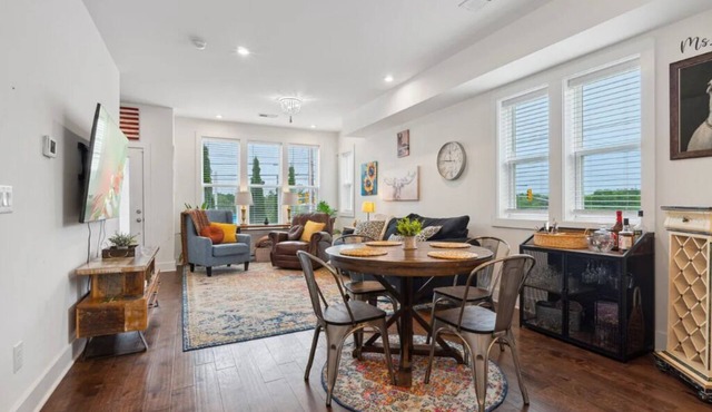 The Southern Pearl | Rooftop Lounge, 2 Parking Spaces & Dog-Friendly Comfort