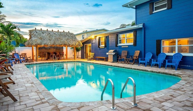 TIKI BLUE Big beach house with heated pool, hot tub and Tiki Bar.