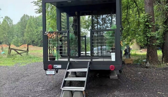 Tiny House @ Rustic Farm near DC with Hot Tub, Cold Plunge, Sauna, Walking Trail in Brandywine