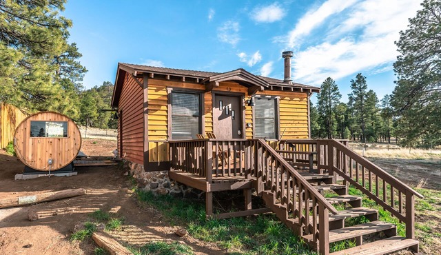 Tiny Mountain View Sauna Cabin on 1.5 acres in the Coconino National Forest