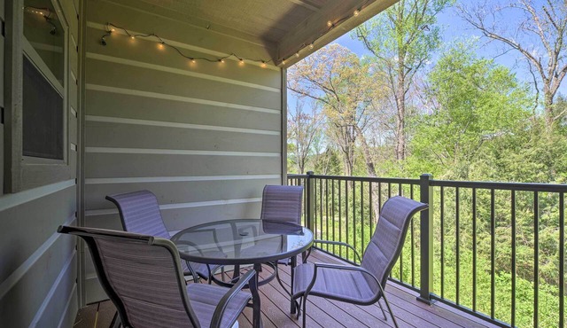 Townsend Condo w/Pool, Great Smoky Mountain Views