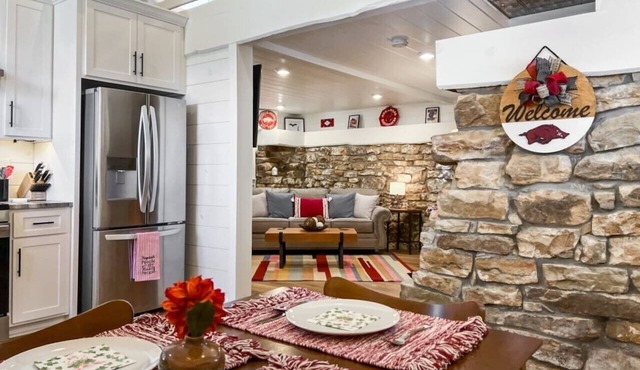 Trailside Loft | Firepit, Pond, Near UofA/Downtown