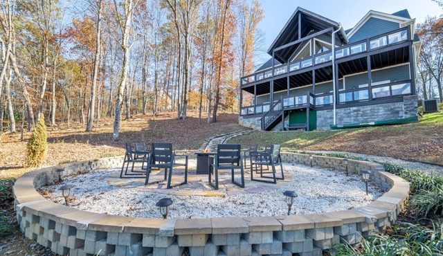 Tranquility Paradise - Riverside Hot Tub Soaks, Sips by Firelight & Game Nights