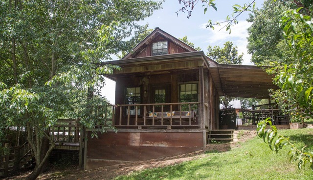 Unique artist cottage on the grounds of the Taylor Inn and Big Truck Theater