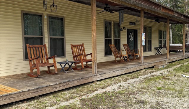 Unique cabin in Salem Missouri, two bedroom two bath . Built in 2022.