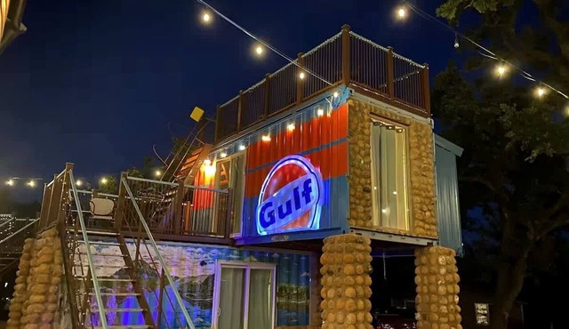 Unique Tiny House Retreat with Rooftop Deck near Cobblestone Shops in Medicine Park, OK