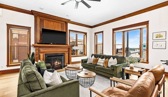 Unique Urban Retreat - Canal Park, Lakeview, Game Tables, Sleeps 8