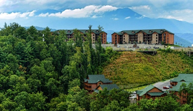 VIEWS! 2 BD-2 BA WATER PARK! MOUNTAIN TOP! PET! March, June, July, Christmas