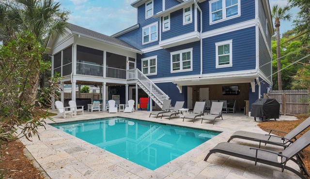 Walk to beach-8BR w/private pool-Sleeps 24-Ideal for groups and multi-families