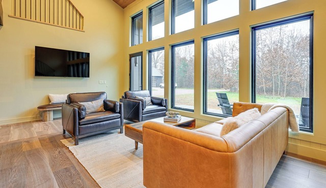 Walk to Castle Rock Lake! Modern Home w/Patio