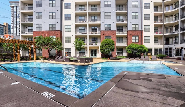 Walk to CMA Fest | 2BR Downtown Stay