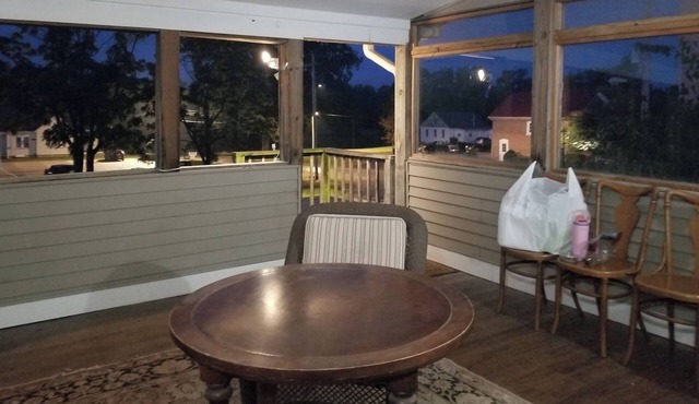 Walk to Nauvoo Temple: Remodeled Family Apartment