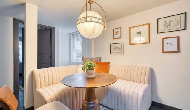 Walkable NW 23rd Retreat – Style & Comfort