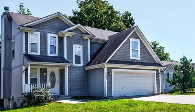 Walking distance from the Kansas City Stadium.! 1.0 miles.