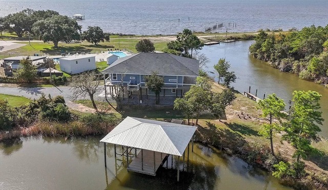 Waterfront Home 3BD/4BA 2 Boat Docks Hot Tub Peaceful Retreat with Amazing Views