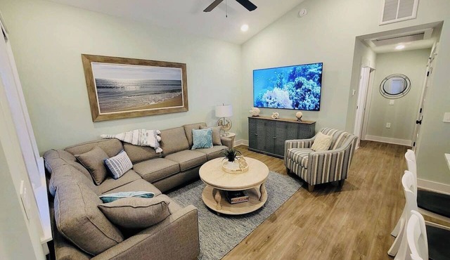 Whalehead Waves: New Condo - Steps to the Beach