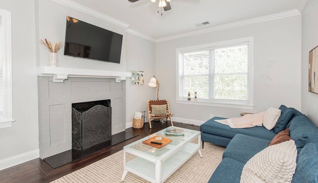 Whole 4BD 2BA Duplex near Soulard w/4 king beds, 2 kitchens, 2 living rooms & family-friendly touches. Minutes to downtown, stadiums & top STL attractions!