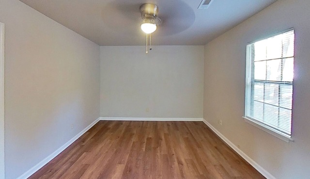 Wonderful 3-bedroom house with AC in welcoming Memphis neighborhood