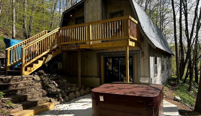 Wonderful Cute Wooden Cabin with Hot-tub in Franklin, Tennessee