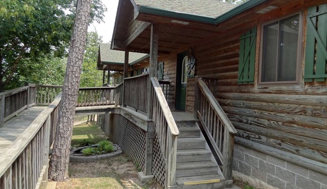 Wonderful Pet Friendly Log Cabin in Mount Ida, AR