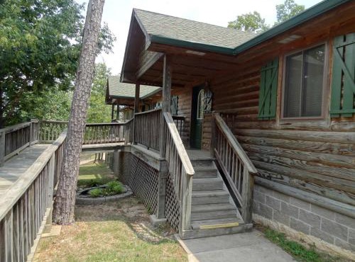 Wonderful Pet Friendly Log Cabin in Mount Ida, AR