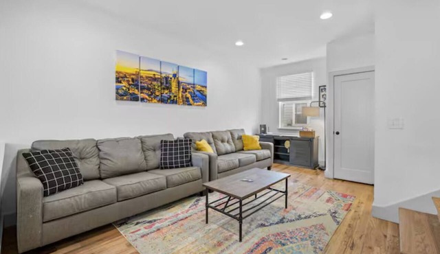 Y'alliday Inn - Y'all come stay in Nashville's best neighborhood. 3bed/3bath