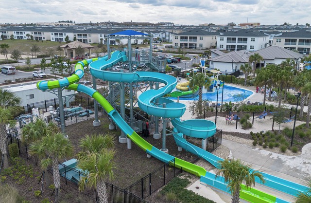 Resort Style, close to Disney and other parks Wlking Distance to Oasis Club