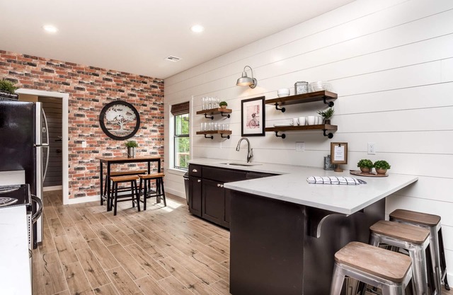 Single Unit Bungalow, 15 Trails Edge Ln.