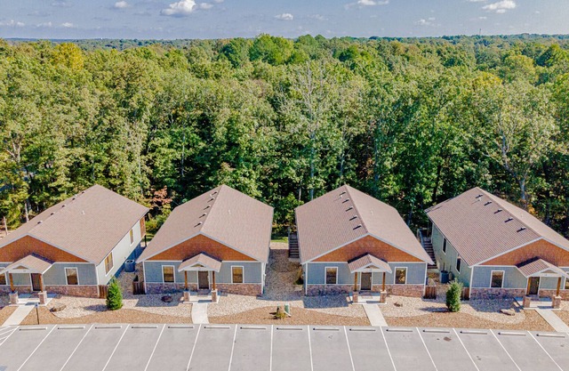 Single Unit Bungalow, 10 Trails Edge Ln.