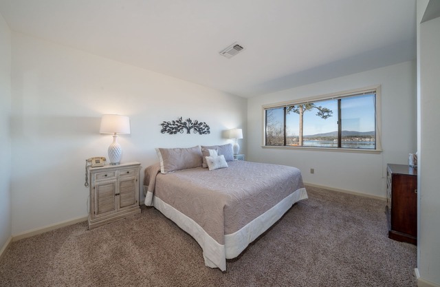 South Shore 1 Bdrm/Amazing Amenities! MiniGolf, 2 Pools, Hot Tub, Sauna & More!