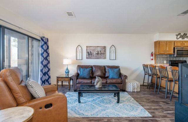 South Shore 1 BDRM w/Great Amenities! Mini-Golf, Pickleball, Indoor Hot tub&More