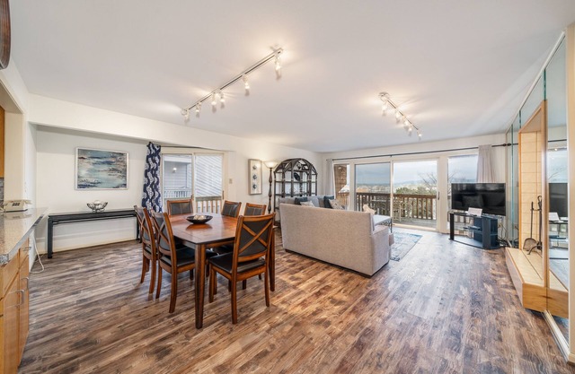 South Shore 3bd/Stunning Lake view, Mini-Golf, Pickle-ball, Tennis, 2 Pools&More