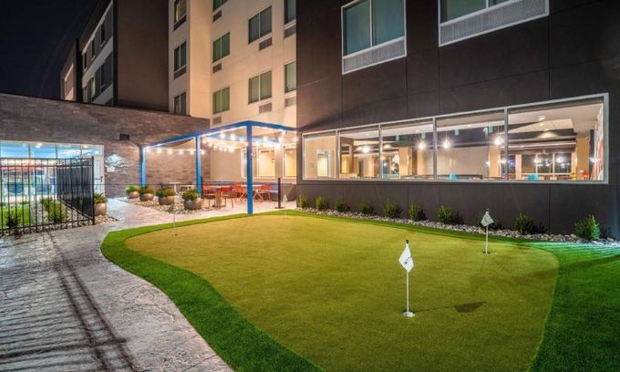 North Little Rock Hotel | 28 m² Hotel ∙ 127 guests
