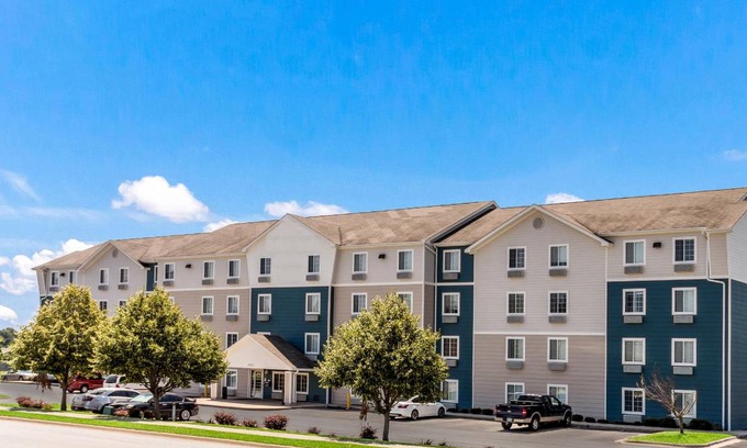 Bentonville - Fayetteville Hotel | 300 m² Hotel ∙ 127 guests