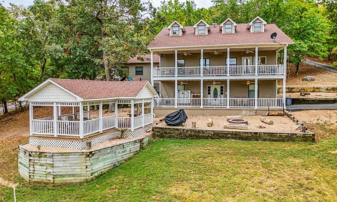 Sylvan Shores House | 371 m² House ∙ 5 bedrooms ∙ 14 guests