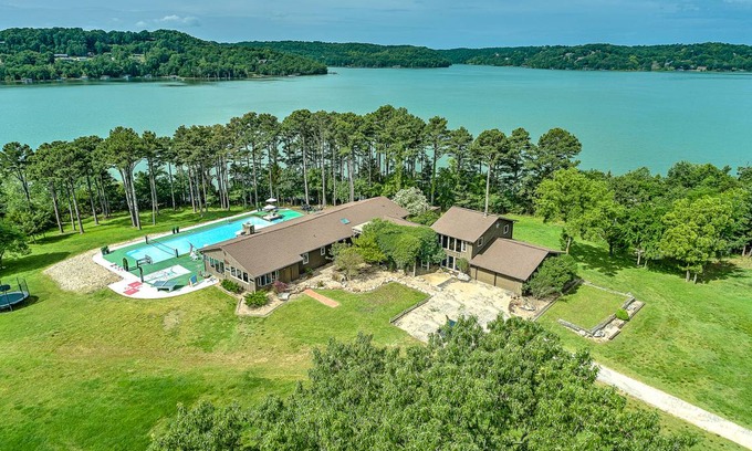 Garfield House | 480 m² House ∙ 7 bedrooms ∙ 25 guests