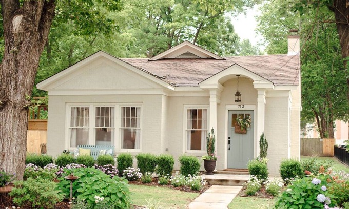 Conway Cottage | Adorable historic cottage close to downtown and colleges
