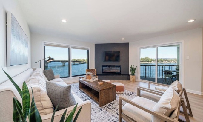 Lake Hamilton Condo | CASTAWAY on Lake Hamilton - 3 bedroom with boat slip