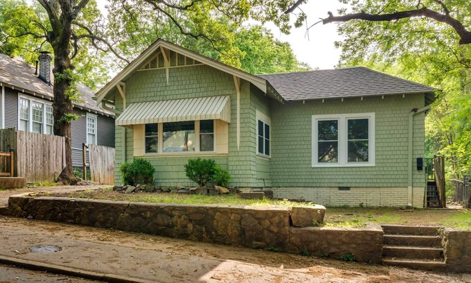 Capital View Apartment | Convenient Little Rock Rental w/ Shared Yard!