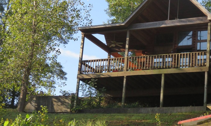 Heber Springs Cabin | Cozy River Front Cabin on the Little Red River