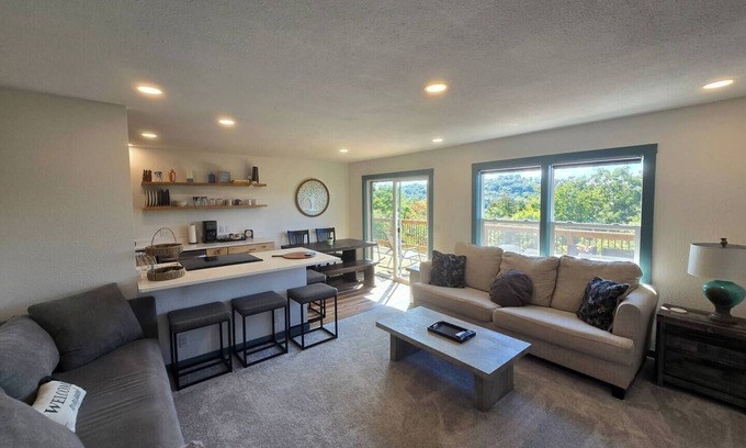 Holiday Island House | Eagles Roost Lakeview B Side