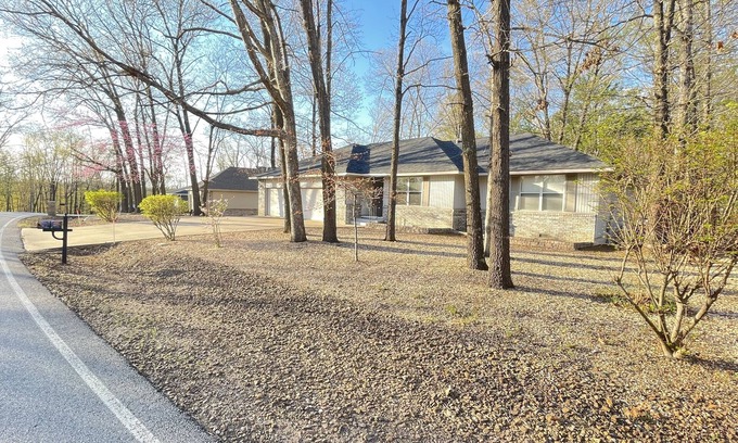 Bella Vista House | Entire 3 Bedroom House Near Bike Trails!