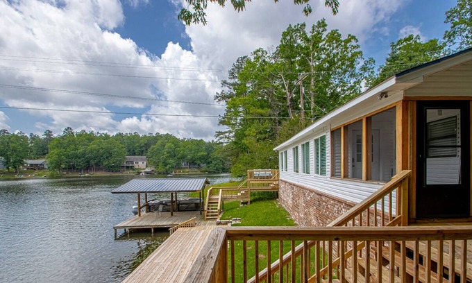 Ferndale House | Full Fresh Remodel on Quiet Lake