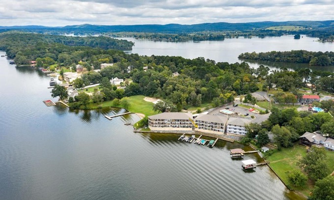 Lake Hamilton Apartment | Lake Hamilton Condo Beautiful View B2