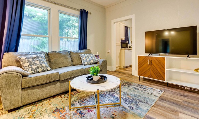 Capital View Apartment | Little Rock Vacation Rental Near Downtown!