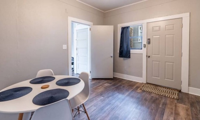 Capital View House | Midtown Cottage (Side A)